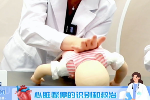 救命的剪刀石頭布!1分鐘解鎖異物卡喉正確救法!?